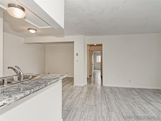 Foto del edificio - 962 Loring St