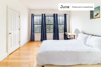 Building Photo - Private bedroom in 4 bed/2 bath Home
