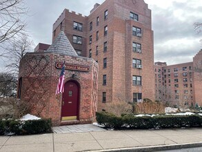 Building Photo - 192 Garth Rd