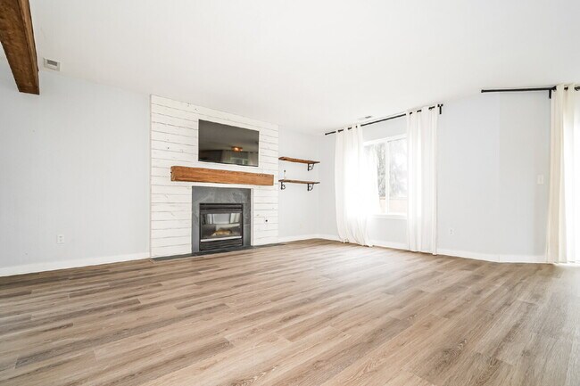 Building Photo - Updated 4 bedroom home in Devonshire neighborhood!