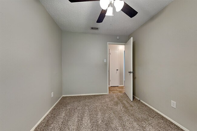 Foto del edificio - 18538 Spinney Ln