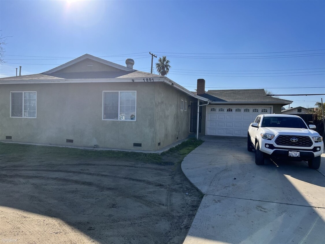 3 br, 1.5 bath House 1801 Ming Avenue House Rental in Bakersfield, CA