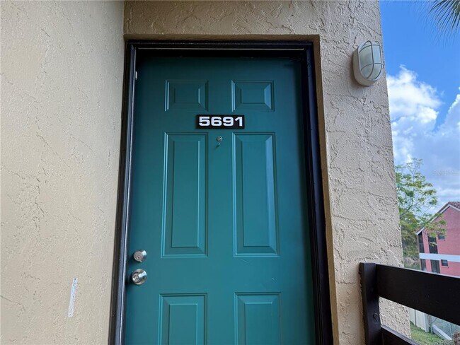 Foto del edificio - 5691 Ashton Lake Dr