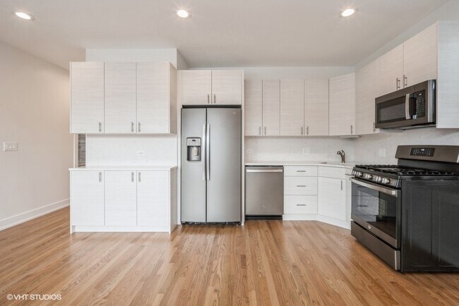 Building Photo - 3648 S Paulina St