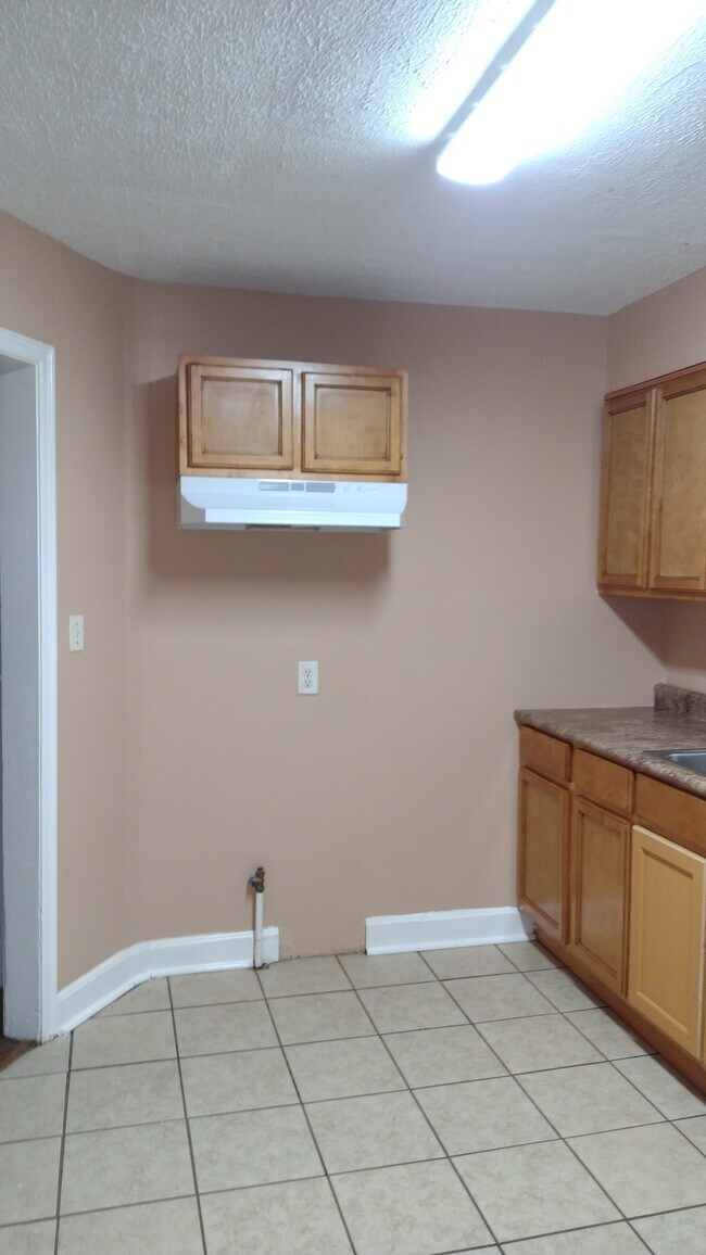 kitchen - 2501 Bolling Ave