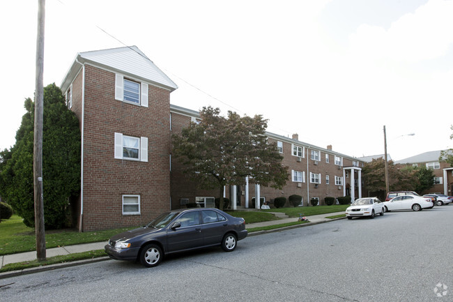 Building Photo - Beyerwood Apartments