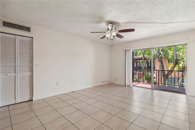 Foto del edificio - 10834 N Kendall Dr