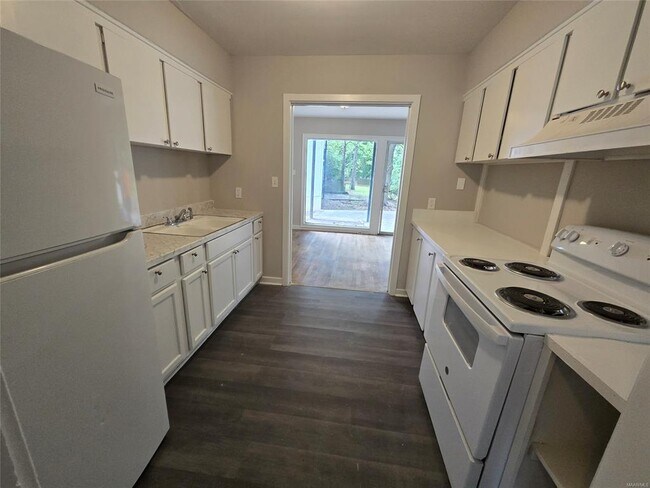 Building Photo - 3737 Wesley Dr