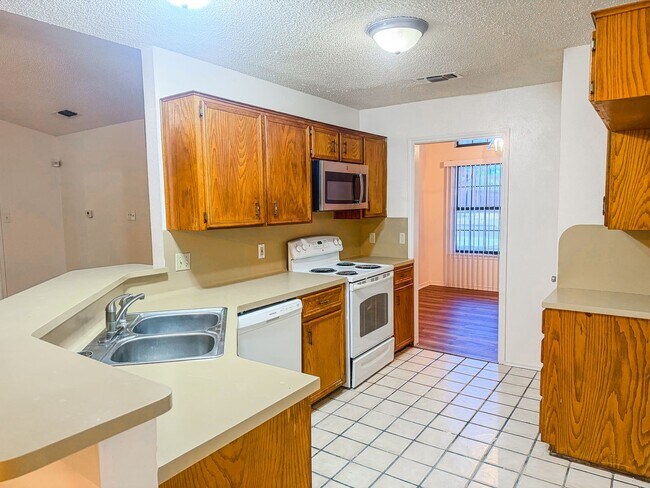 Foto del edificio - 1815 Cedarview Dr
