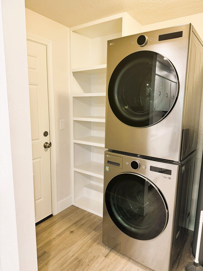Foto del edificio - 7136 Everett St
