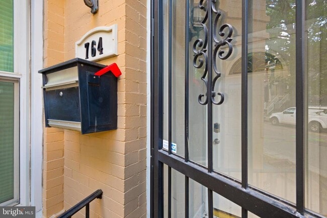 Foto del edificio - 764 Harvard St NW