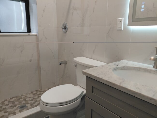 Foto del edificio - 9611 Church Ave