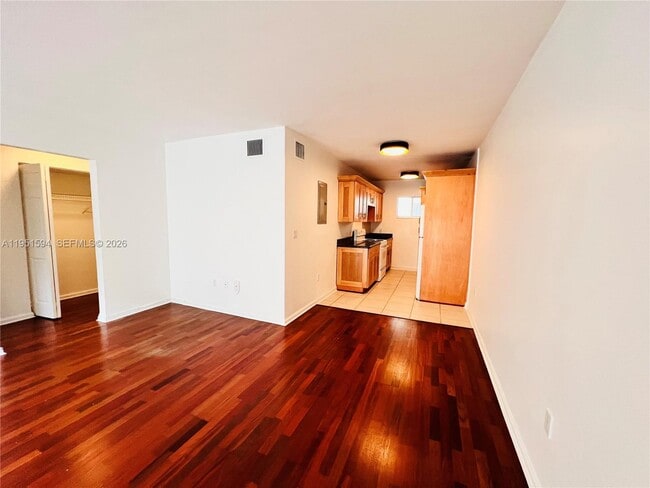 Foto del edificio - 2033 Calais Dr