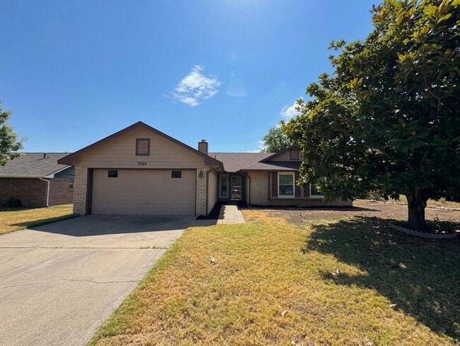 Building Photo - 3302 Edgewood Dr