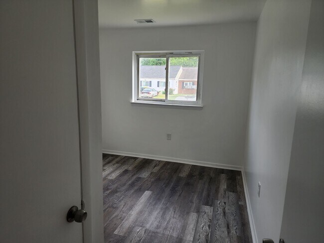 Foto del edificio - 39 Simonds Dr