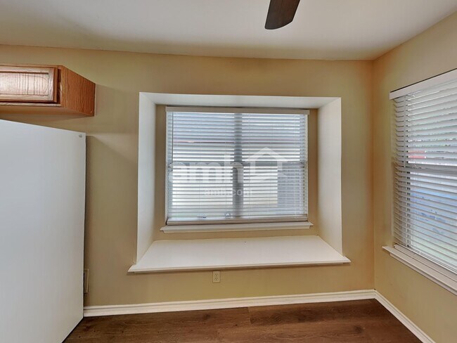 Foto del edificio - 15243 Kamary Ln