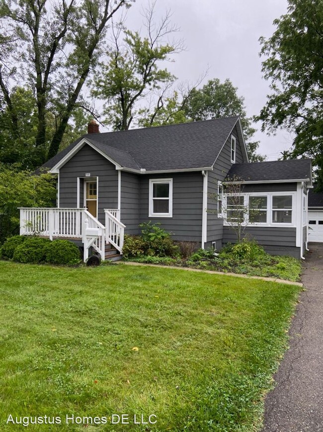 Building Photo - 2 br, 1 bath House - 349 Elm St