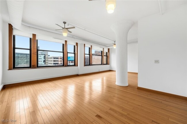 Building Photo - 2077 E 4th St