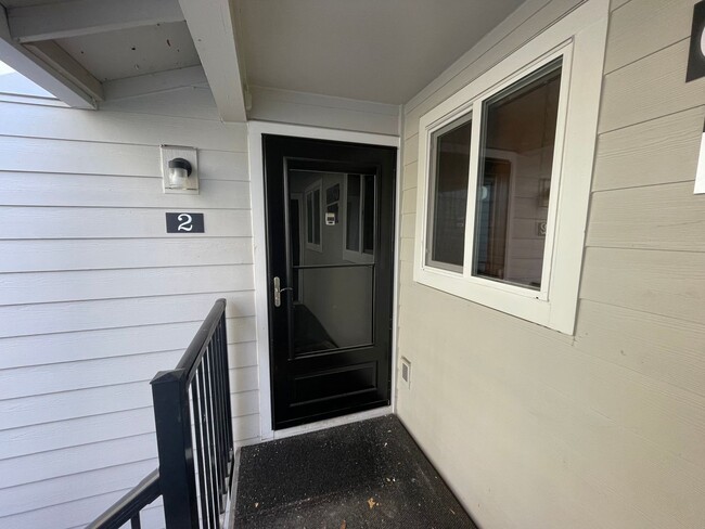Building Photo - Updated Condo in the Heart of Beaverton - ...
