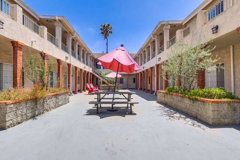 Interior - Central Inglewood Retreat – Gated Living N...