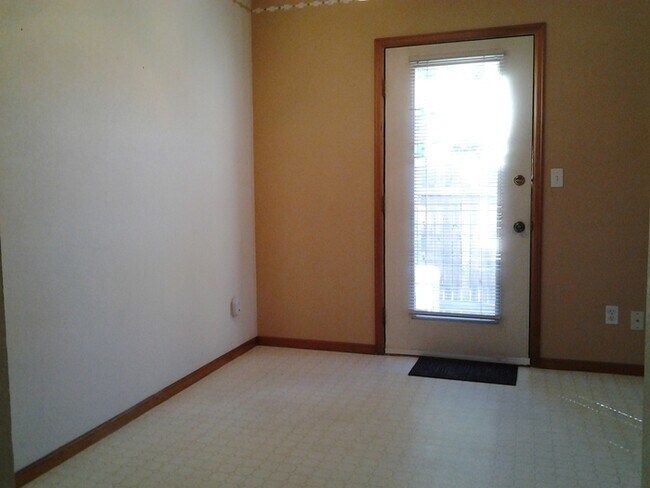 Foto del edificio - Nice end unit Townhome