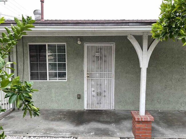 Entry - 830 N Angeleno Ave