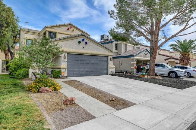 Building Photo - 3 bedroom home with pool!!