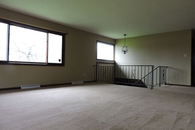 Living room - 2500 Killian Rd