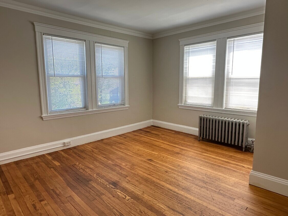 Foto principal - 547 Hyde Park Ave