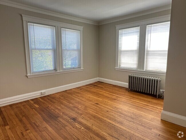 Building Photo - 547 Hyde Park Ave