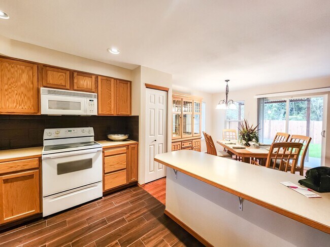 Foto del edificio - 3-Bedroom Gleneagle Townhome Available Now!