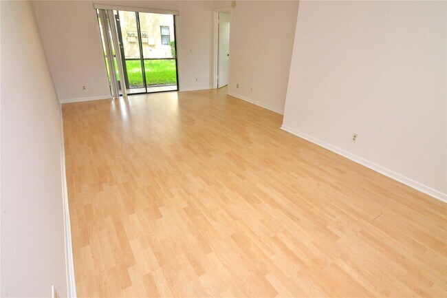 Building Photo - 6760 Palmetto Cir S