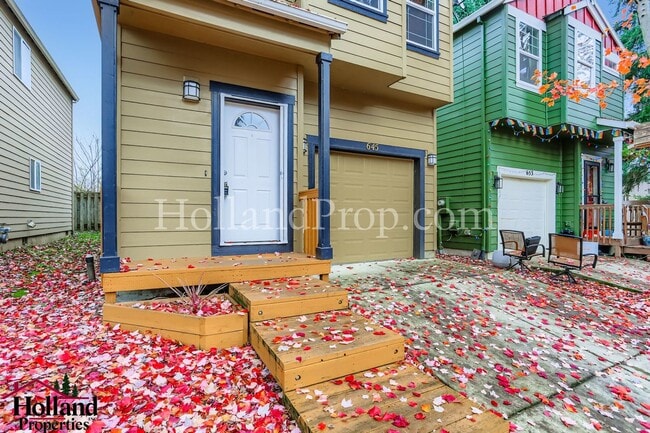 Foto del edificio - Charming Two-Level Home in Great Hillsboro Location!