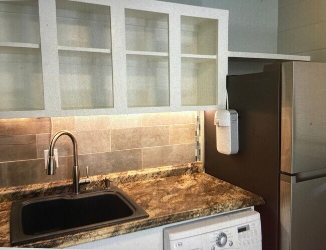 Kitchen - 505 Barcelona Avenue