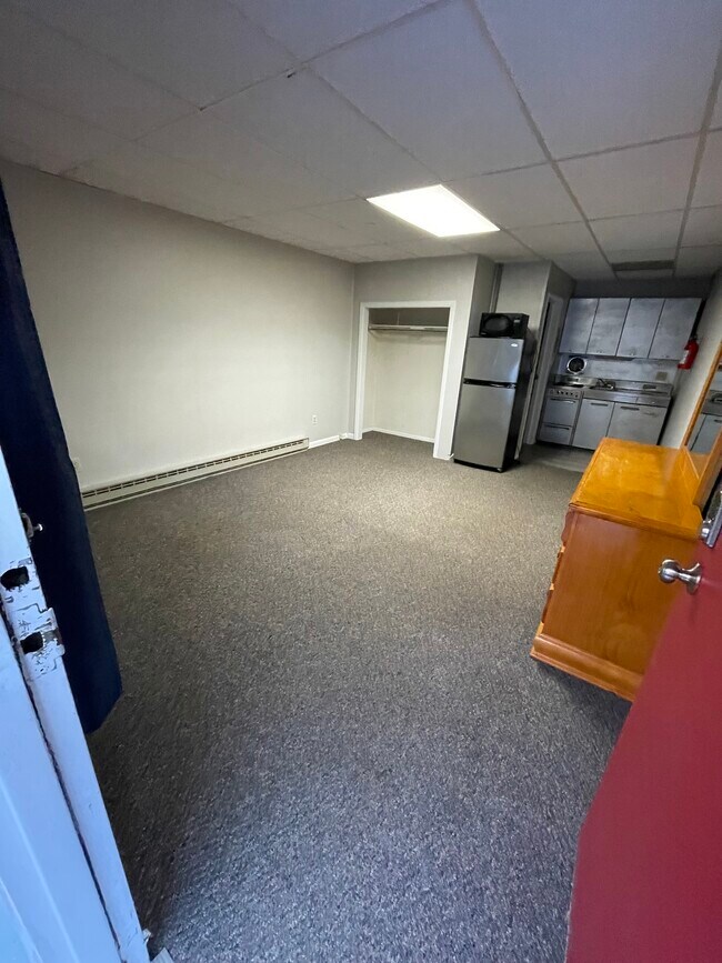 Building Photo - 207 Millville Rd