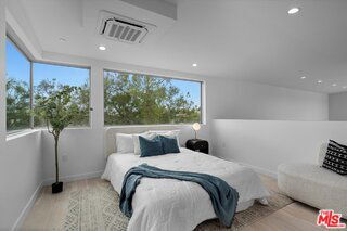 Foto del edificio - 541 Rose Ave