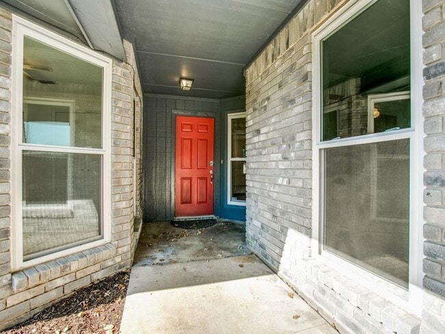 Building Photo - 2411 Bayberry Ln