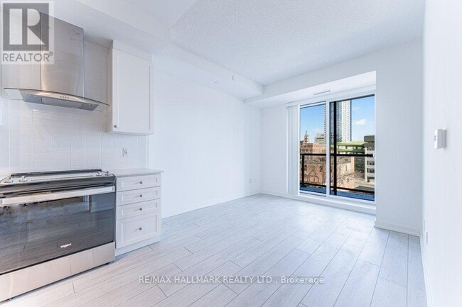 Building Photo - 55 Duke St W