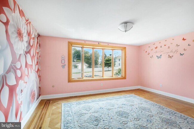 Foto del edificio - 8146 Henry Ave