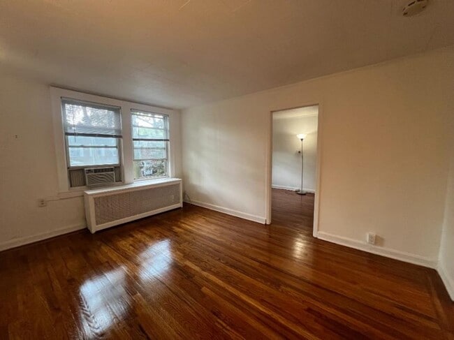 Building Photo - 2 bedroom in SUNNYSIDE NY 11104