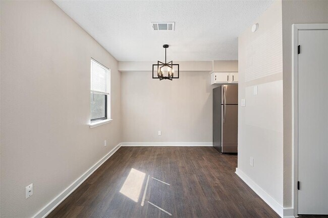 Building Photo - 200 Concho St
