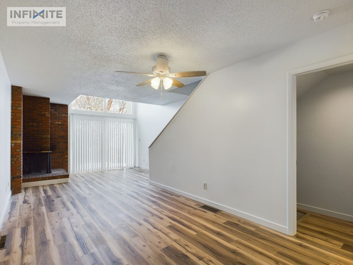 Foto principal - 4 Bedroom Near Downtown!