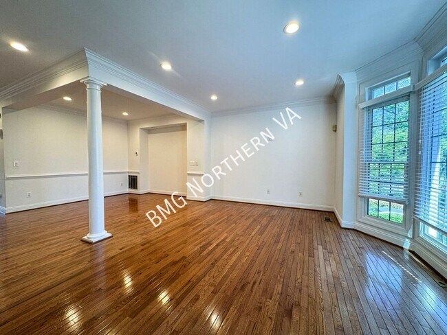 Foto del edificio - 3091 McKinnon Way