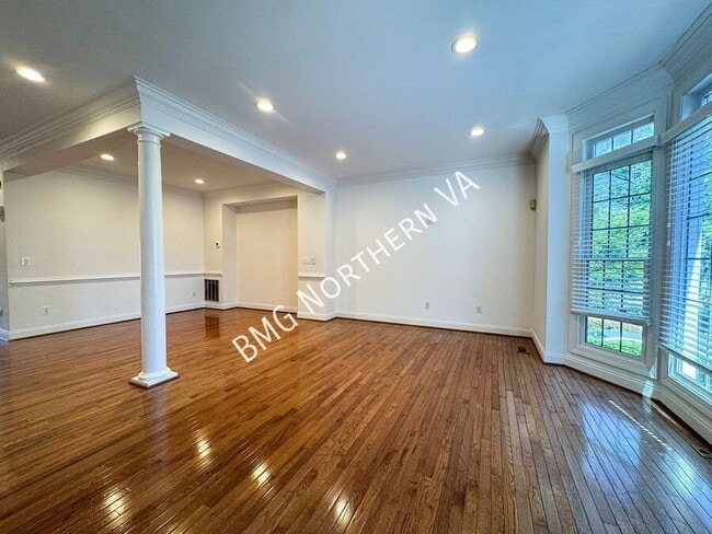 Photo - 3091 McKinnon Way House