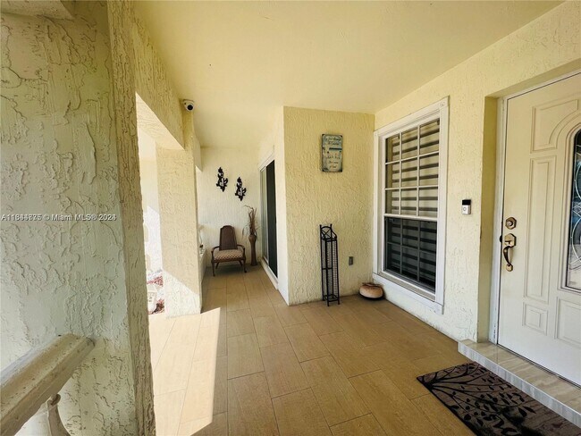 Building Photo - 6637 Emerald Lake Dr