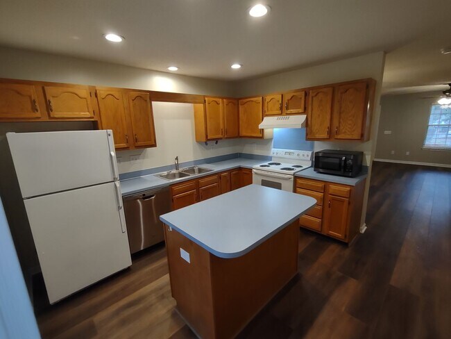 Foto del edificio - Move In Ready Townhome located in the Pres...