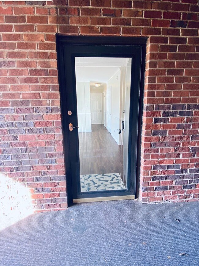 Foto del edificio - Charming 2Bed/2Bath Condo in Desirable Ral...