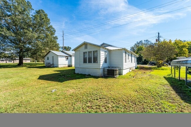 Building Photo - Hot Listing in Bessemer! 3 Beds, 2 Baths &...
