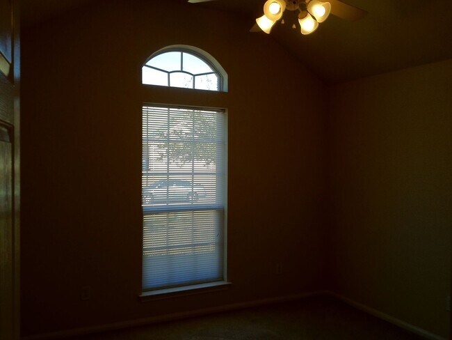 Building Photo - 301a