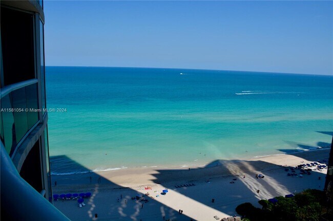 Foto del edificio - 17201 Collins Ave